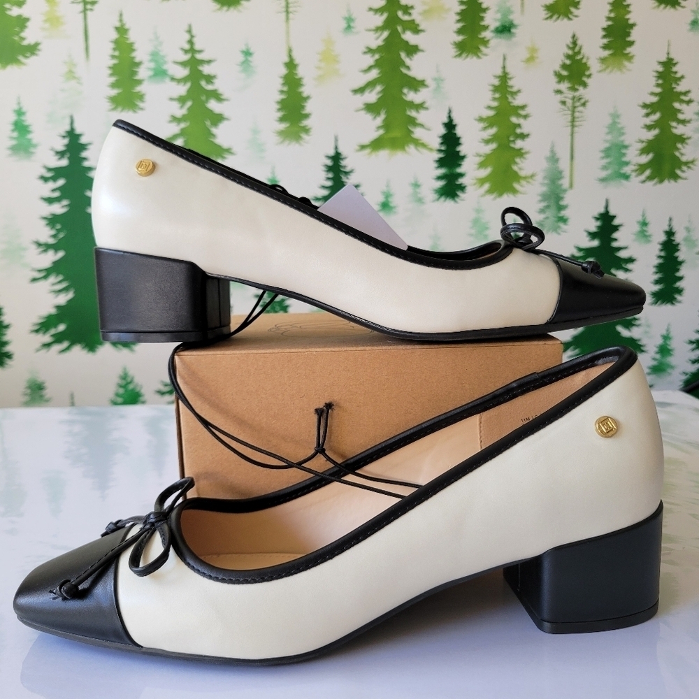 New Liz Claiborne Fredson Flat Heels.